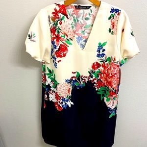 Zara Floral V-neck Short Dress, size small